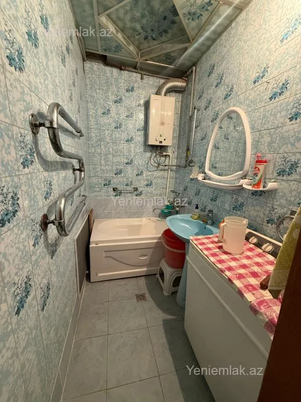 Satılır 5 otaqlı köhnə tikili 110 m²