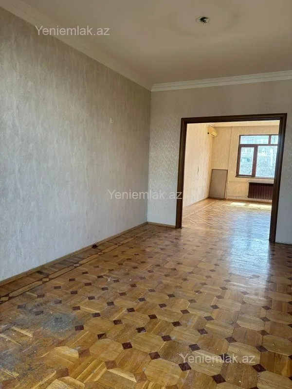 Satılır 3 otaqlı köhnə tikili 75 m²