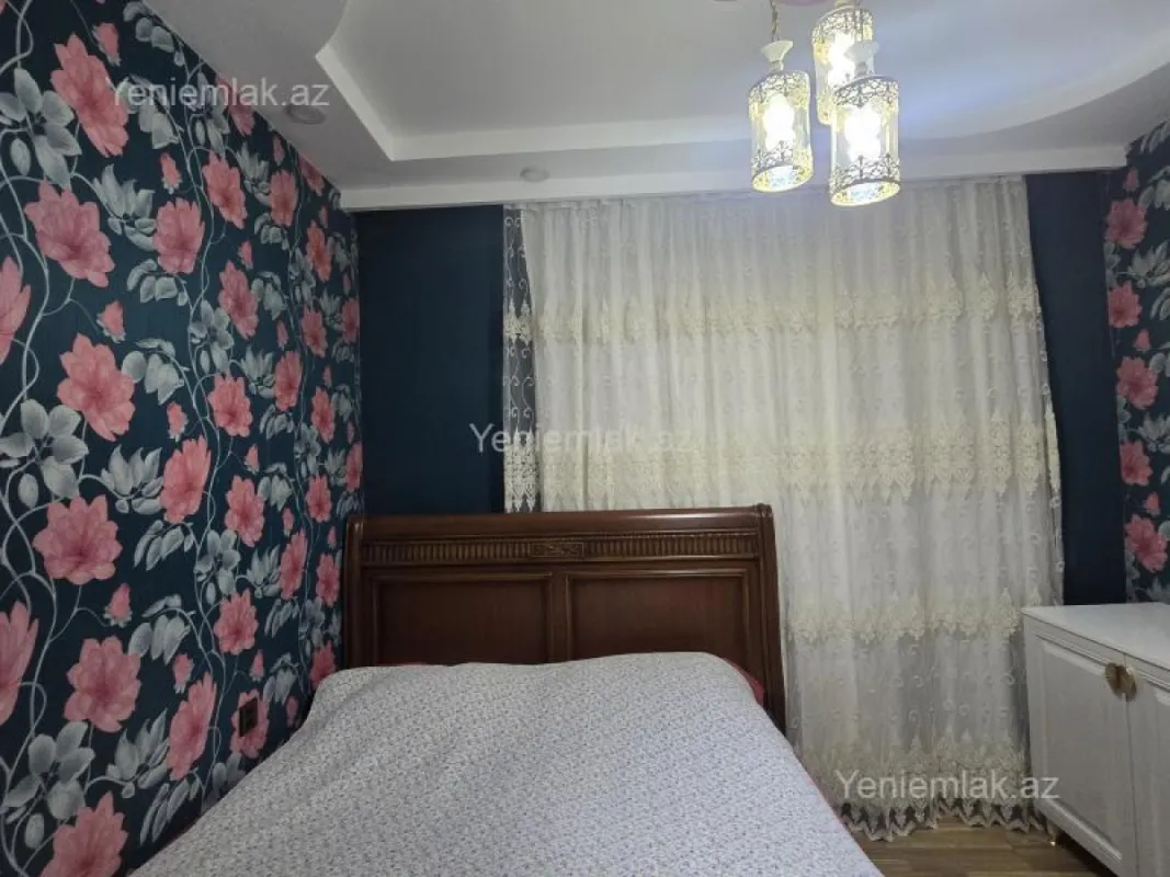 Satılır 4 otaqlı köhnə tikili 90 m²