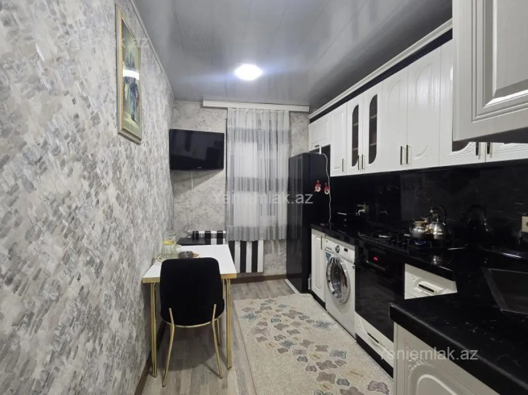 Satılır 4 otaqlı köhnə tikili 90 m²