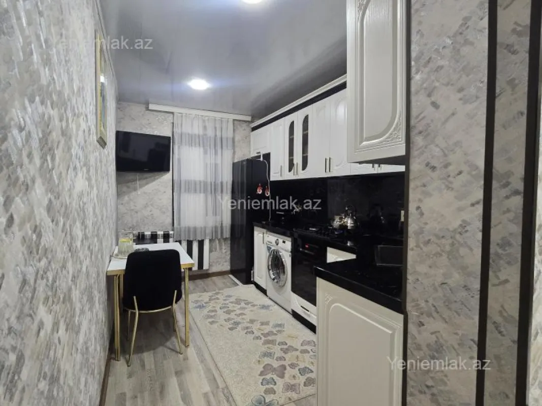 Satılır 4 otaqlı köhnə tikili 90 m²
