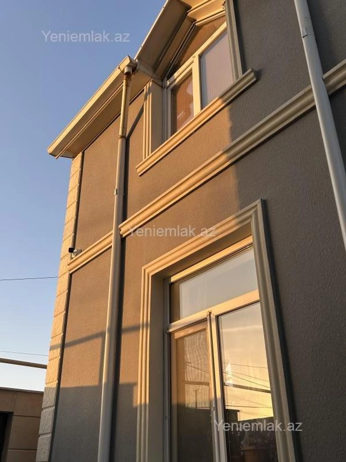 Satılır 6 otaqlı həyət evi 200 m²