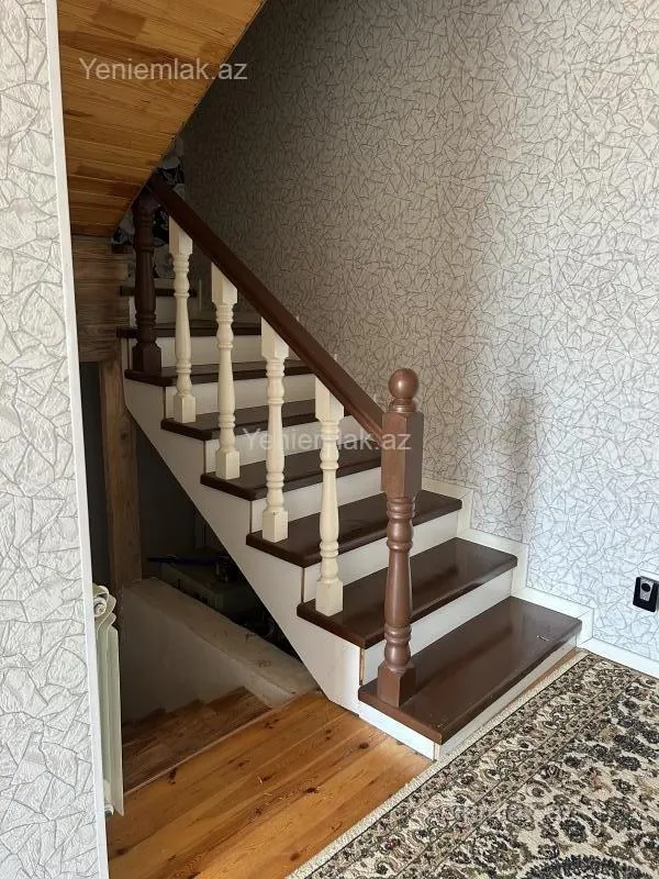 Satılır 6 otaqlı həyət evi 200 m²