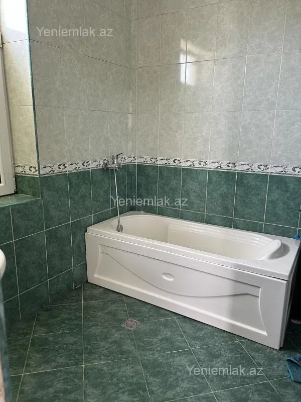 Satılır 6 otaqlı həyət evi 200 m²