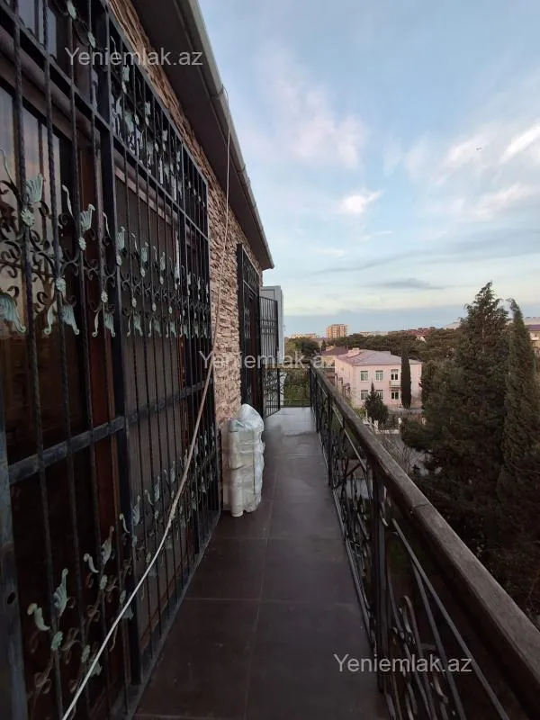 Satılır 2 otaqlı köhnə tikili 90 m²