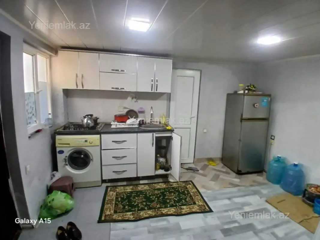 Satılır 9 otaqlı həyət evi 240 m²
