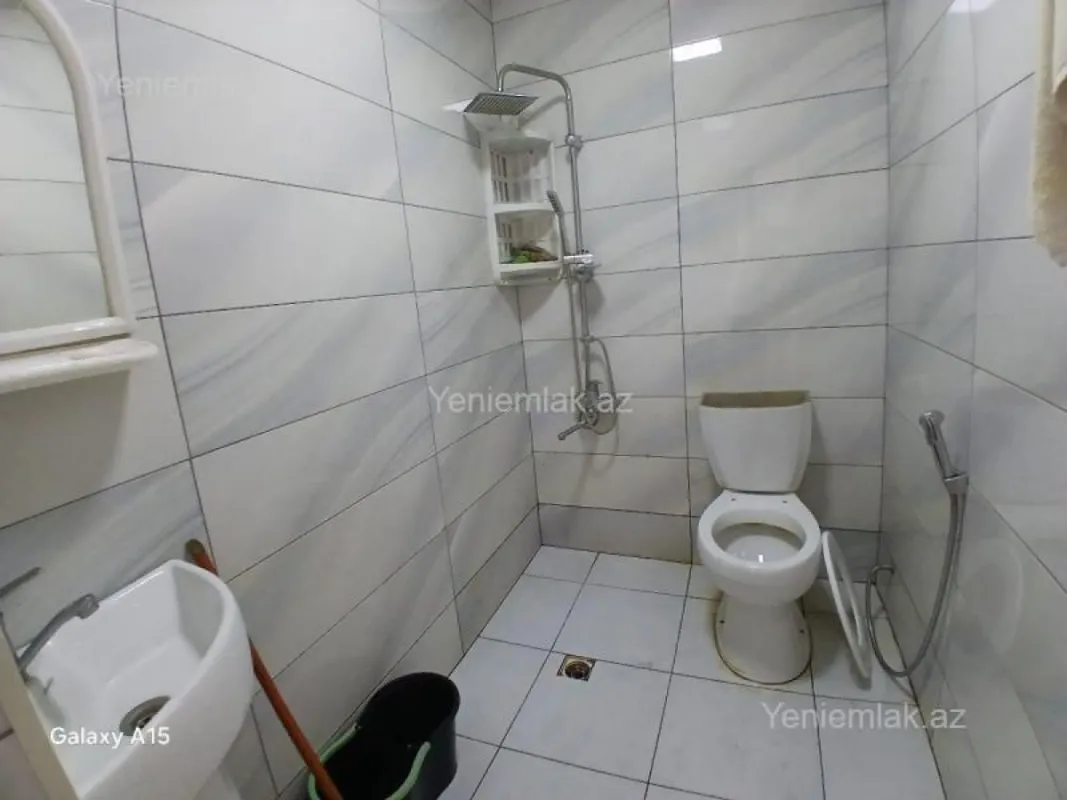 Satılır 9 otaqlı həyət evi 240 m²