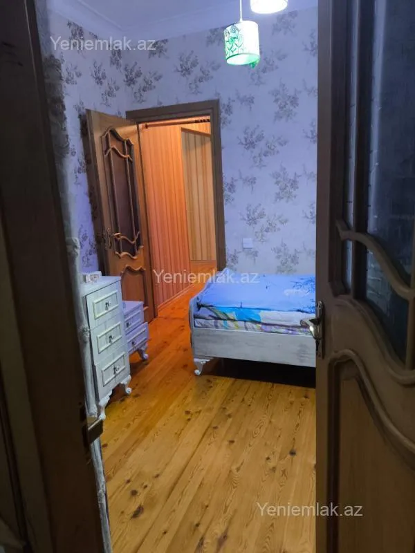 Satılır 5 otaqlı köhnə tikili 105 m²