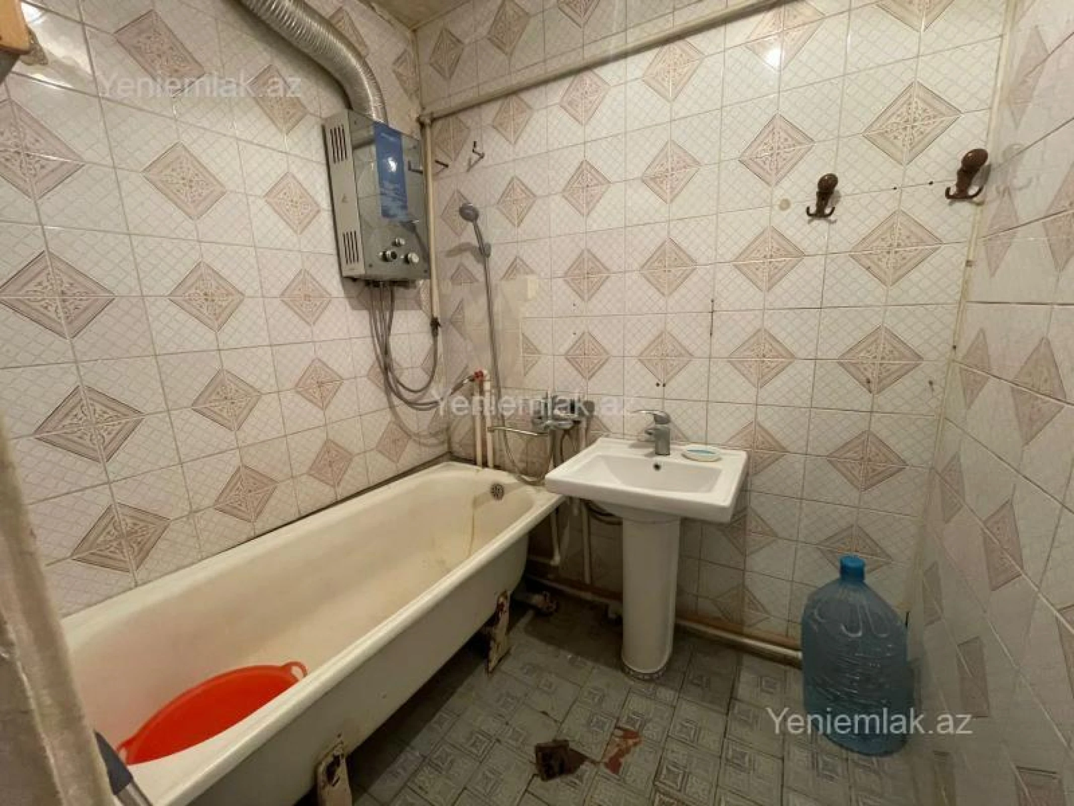 Satılır 2 otaqlı köhnə tikili 55 m²