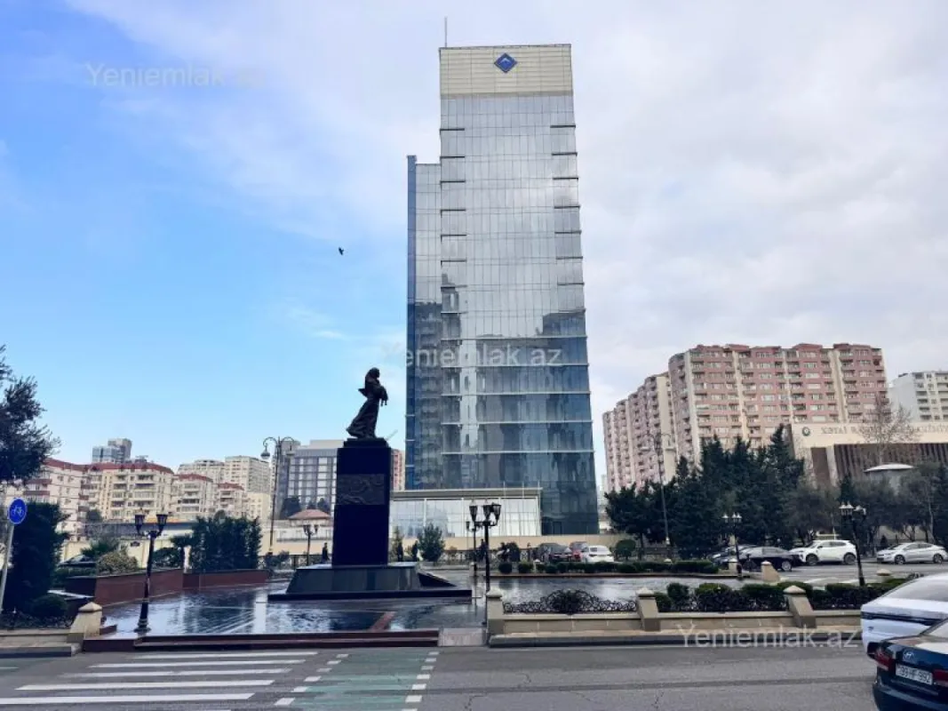Satılır 1 otaqlı obyekt 270 m²