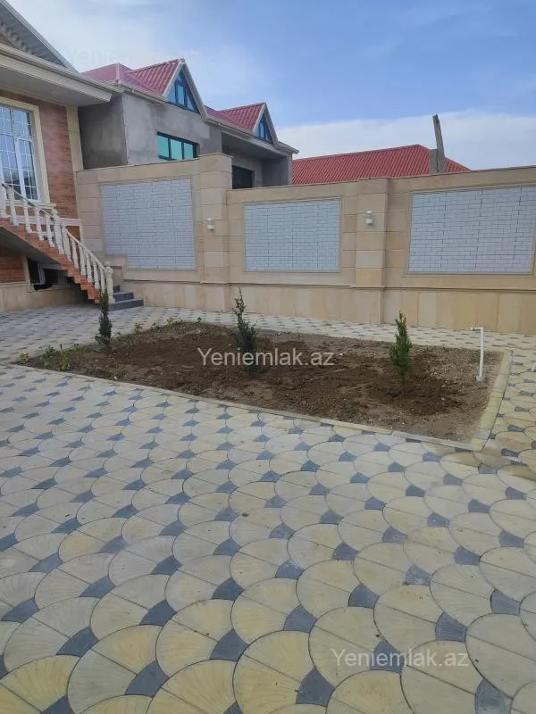 Satılır 4 otaqlı həyət evi 195 m²