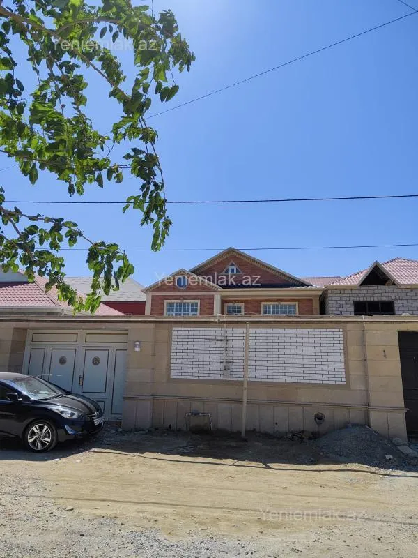Satılır 4 otaqlı həyət evi 195 m²