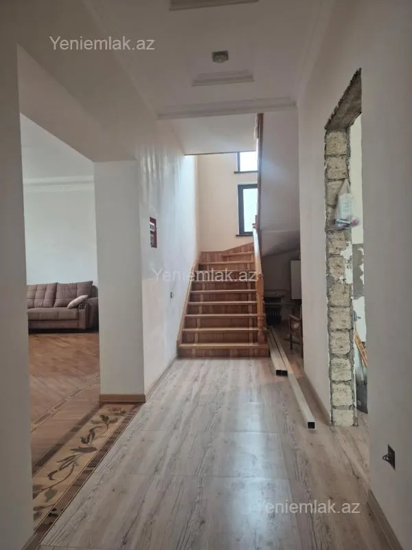 Satılır 4 otaqlı həyət evi 200 m²