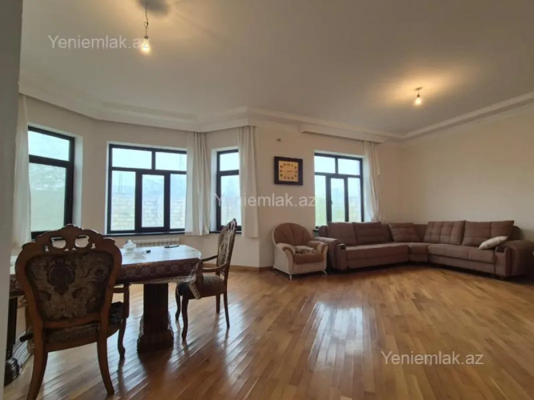 Satılır 4 otaqlı həyət evi 200 m²