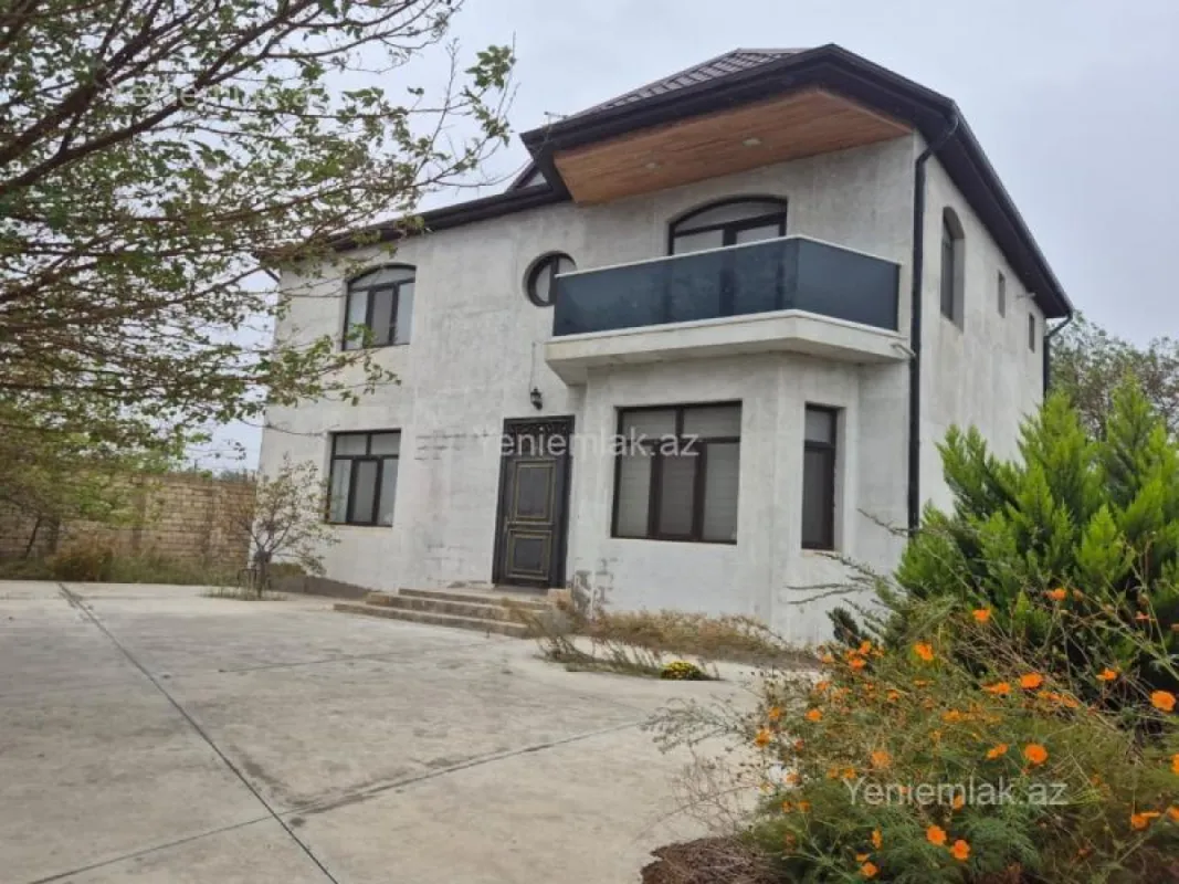 Satılır 4 otaqlı həyət evi 200 m²