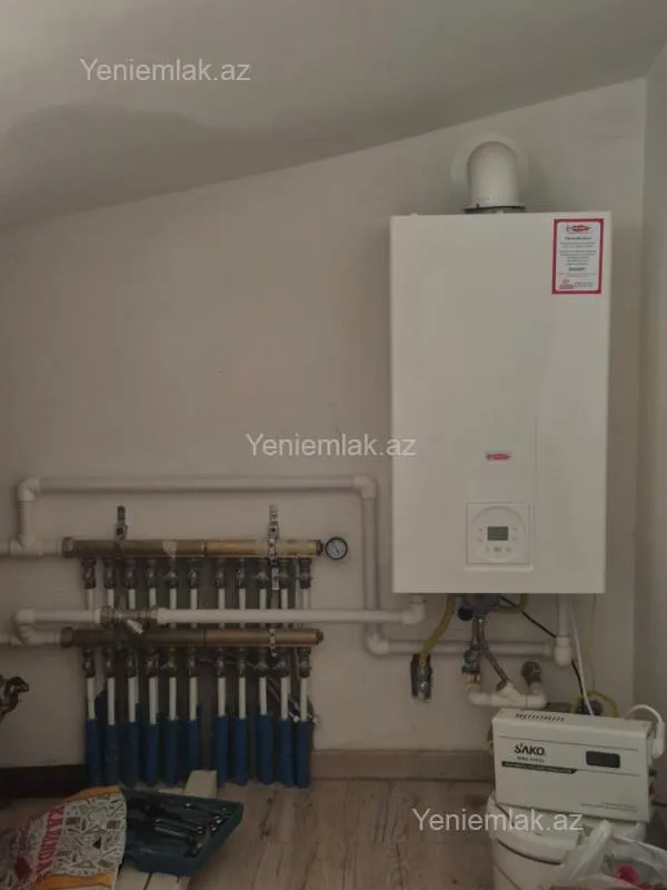 Satılır 4 otaqlı həyət evi 200 m²