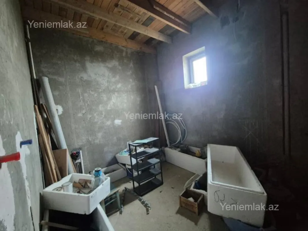 Satılır 4 otaqlı həyət evi 200 m²