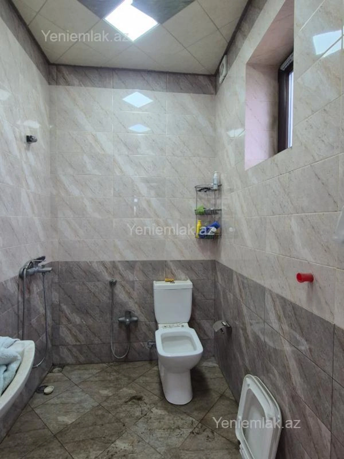 Satılır 4 otaqlı həyət evi 200 m²