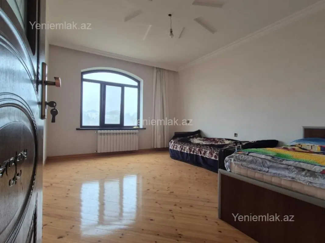 Satılır 4 otaqlı həyət evi 200 m²