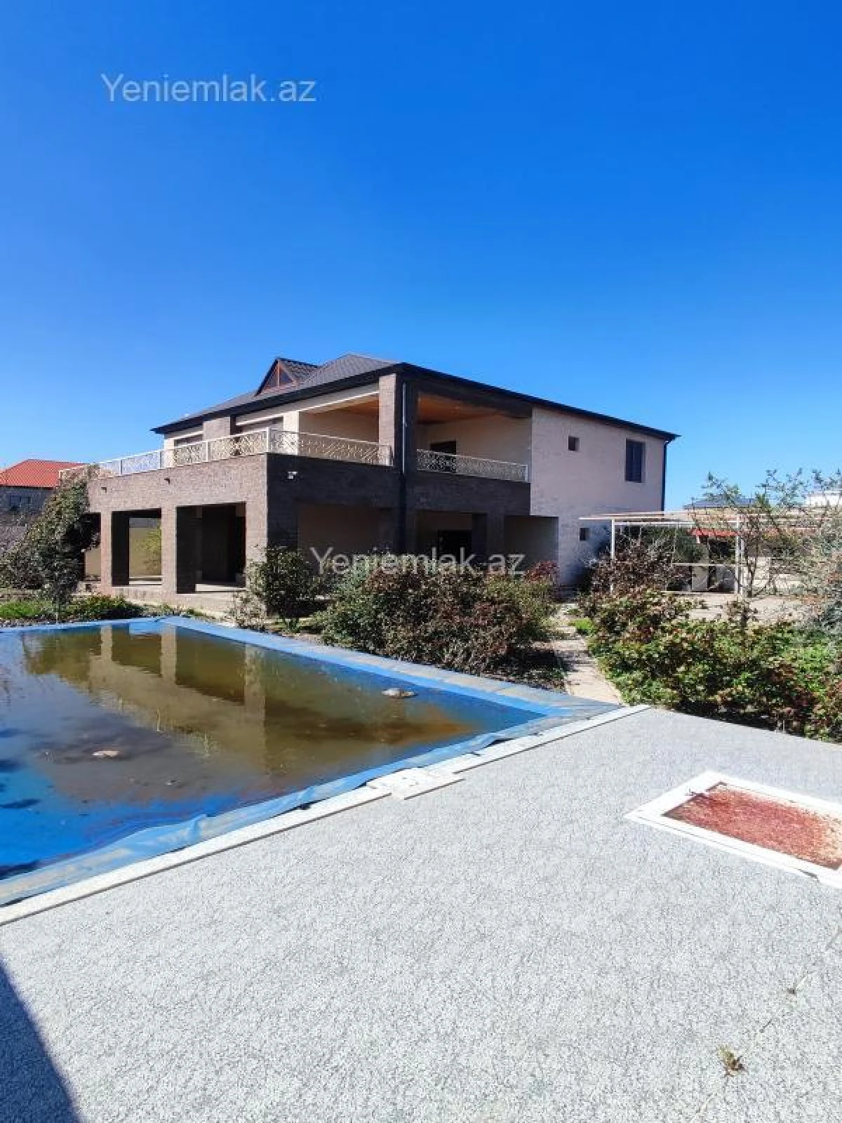 Satılır 7 otaqlı həyət evi 260 m²