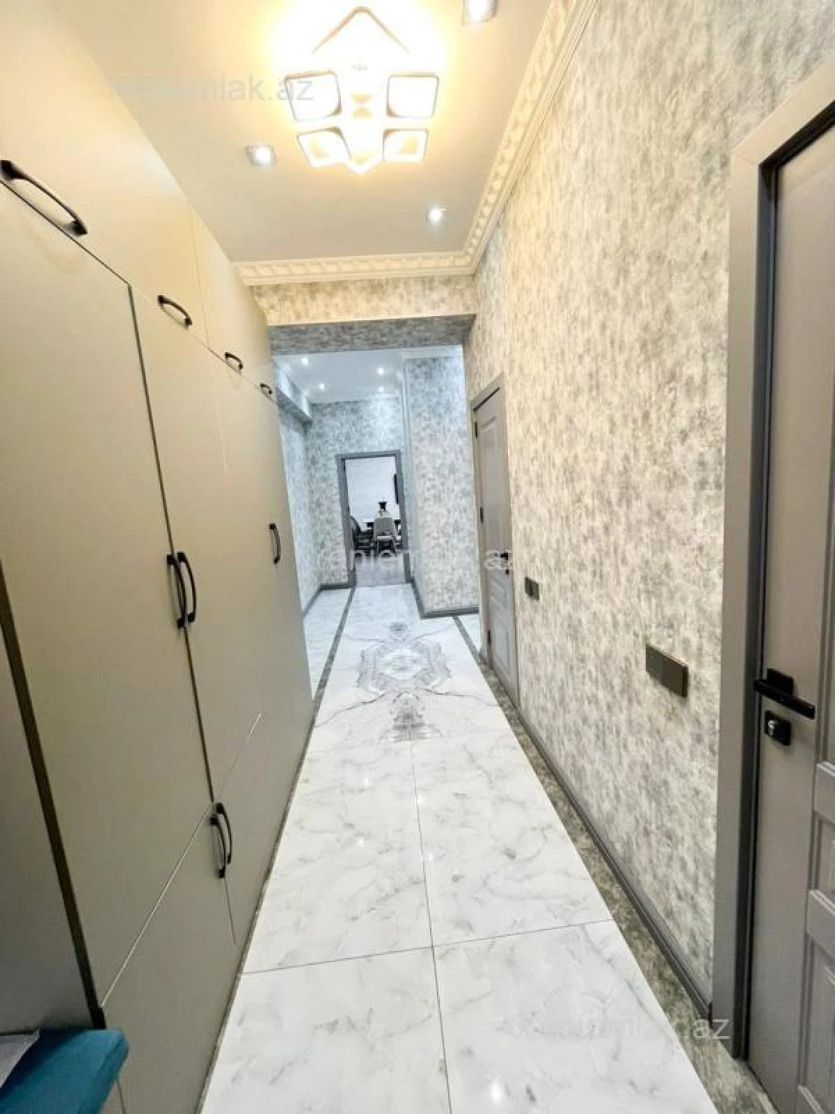 Satılır 3 otaqlı yeni tikili 136 m²