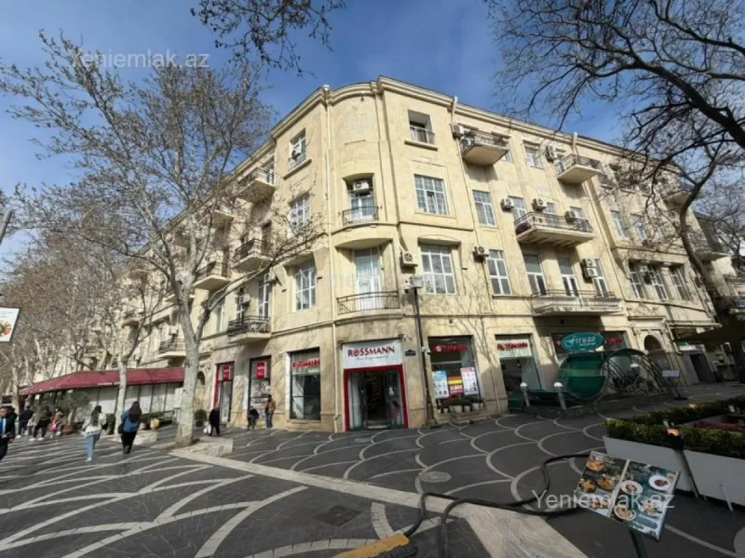 Satılır 4 otaqlı köhnə tikili 100 m²
