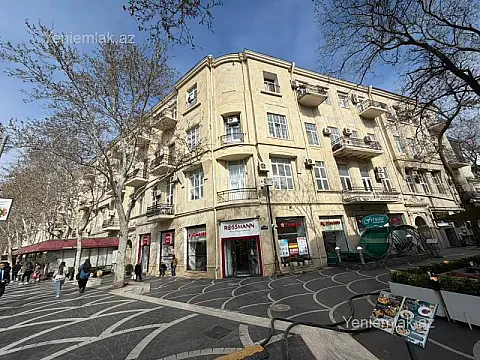 Satılır 4 otaqlı köhnə tikili 100 m² — Bakı, Səbail 4 otaq 100.00 m²