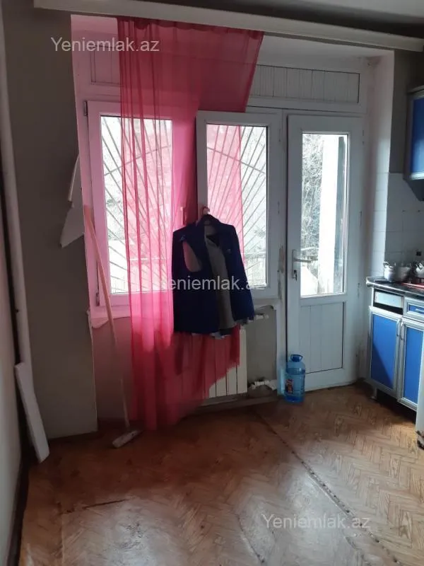 Satılır 1 otaqlı köhnə tikili 40 m²