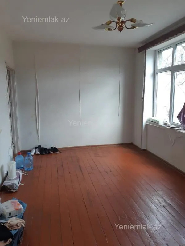Satılır 1 otaqlı köhnə tikili 40 m²