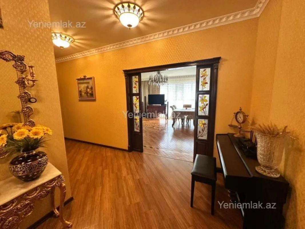 Satılır 3 otaqlı yeni tikili 128 m²