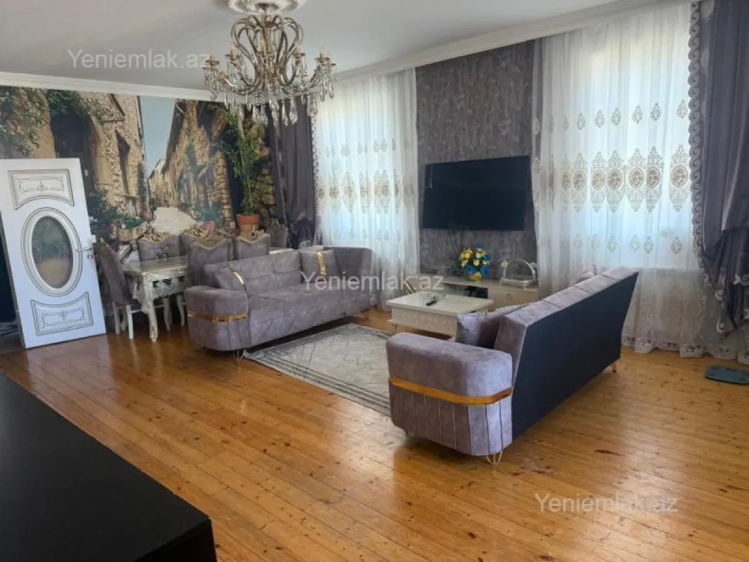 Satılır 6 otaqlı həyət evi 200 m²