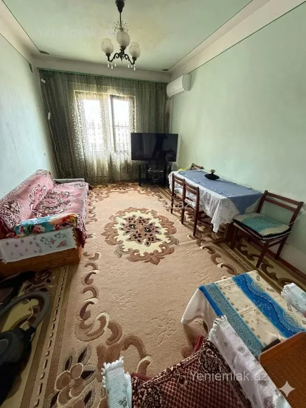 Satılır 4 otaqlı köhnə tikili 110 m²