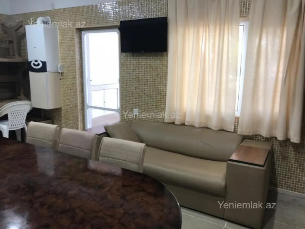 Satılır 5 otaqlı həyət evi 300 m²