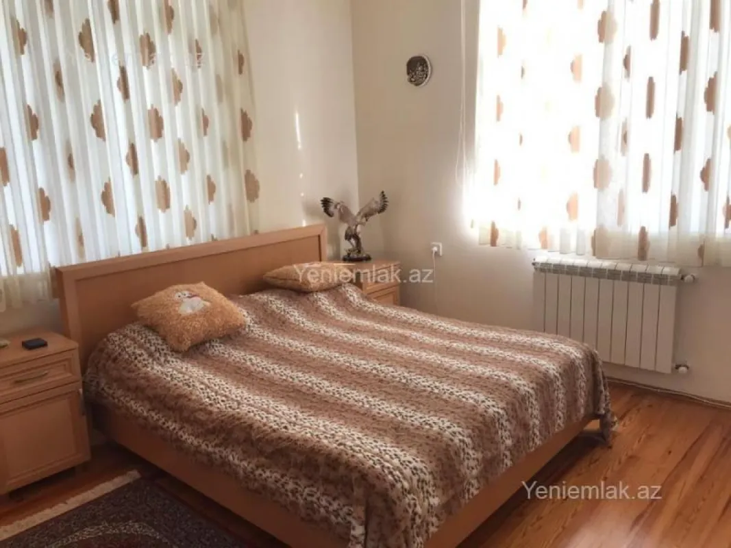 Satılır 5 otaqlı həyət evi 300 m²