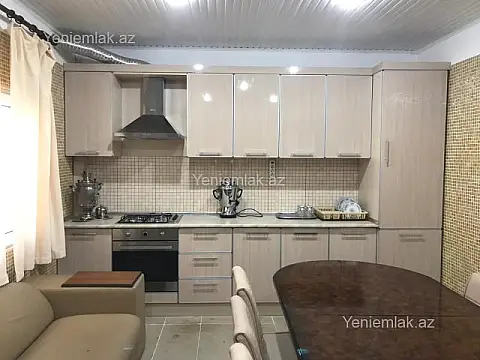 Satılır 5 otaqlı həyət evi 300 m²
