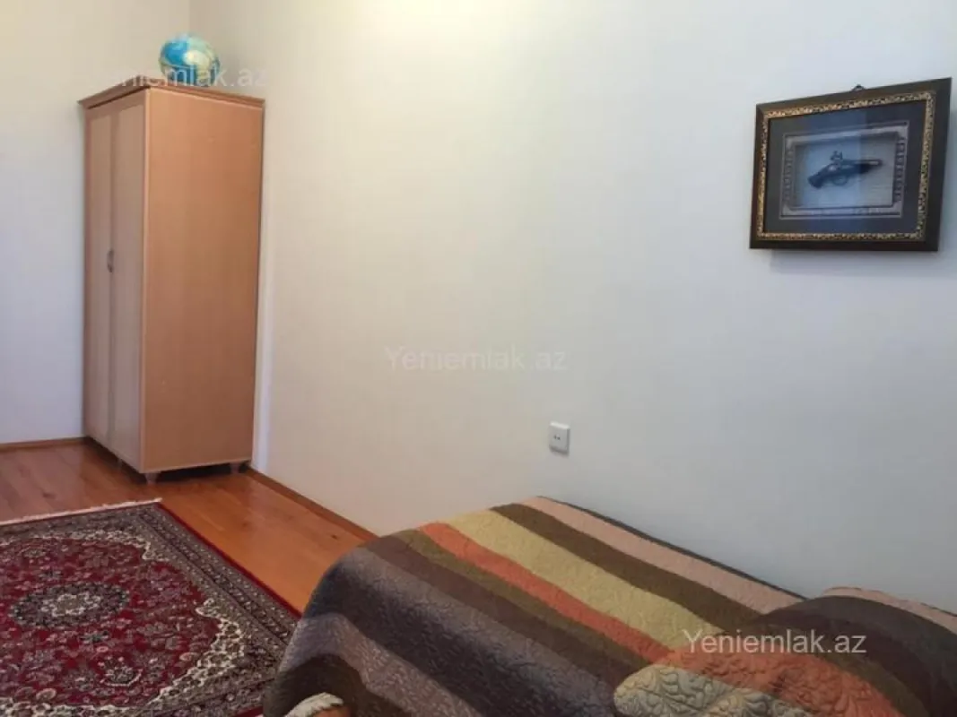 Satılır 5 otaqlı həyət evi 300 m²