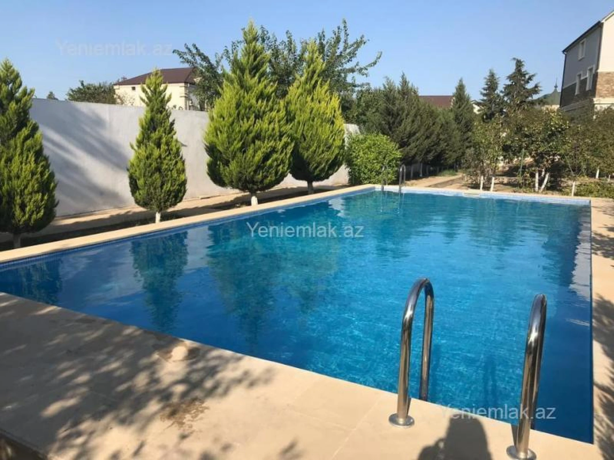 Satılır 5 otaqlı həyət evi 300 m²