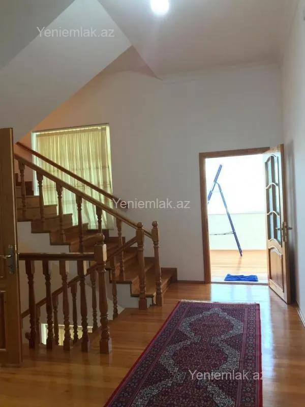 Satılır 5 otaqlı həyət evi 300 m²