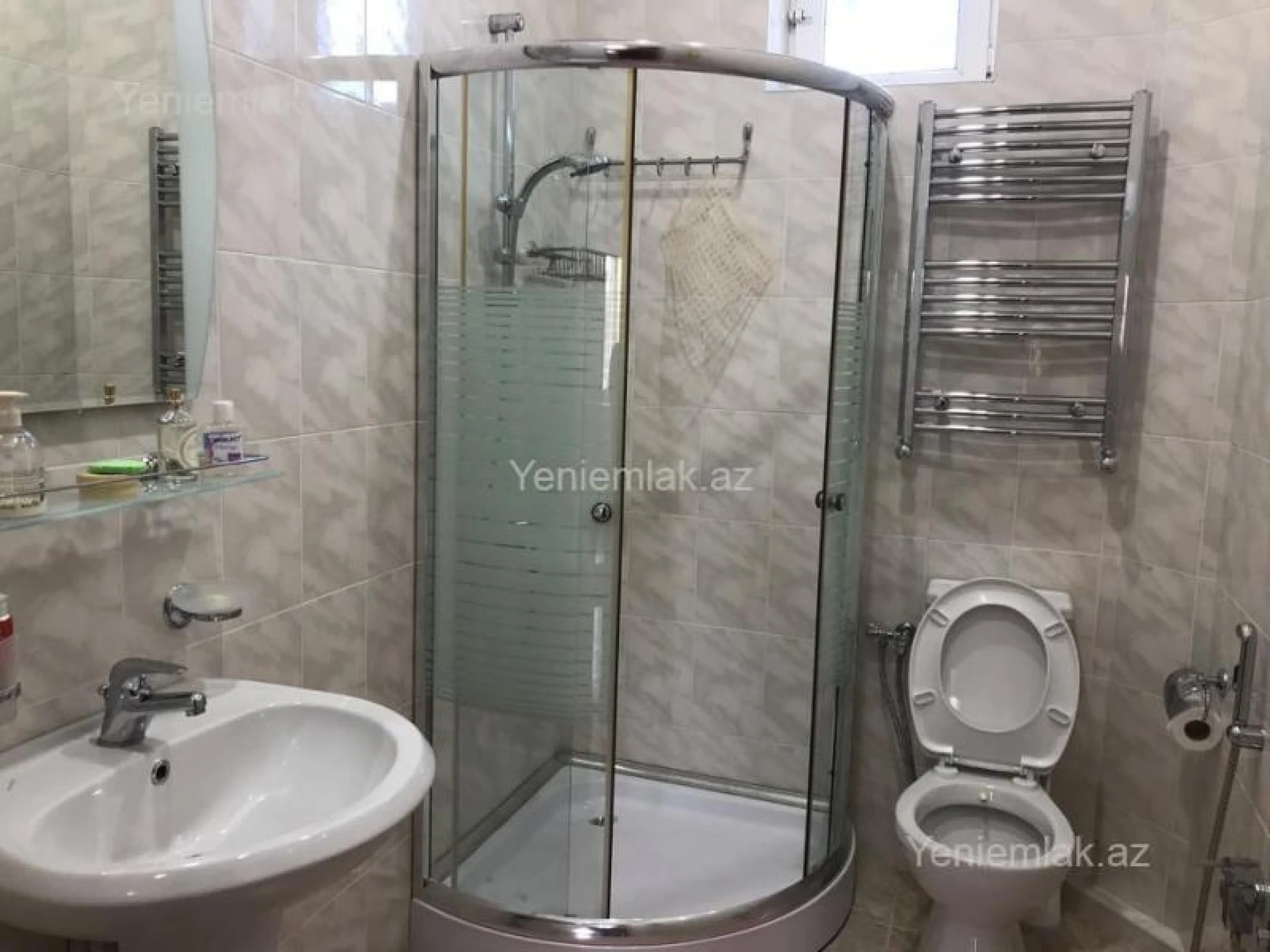 Satılır 5 otaqlı həyət evi 300 m²