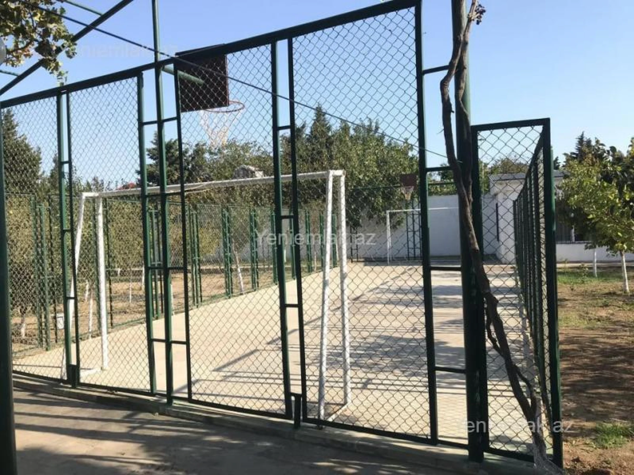 Satılır 5 otaqlı həyət evi 300 m²