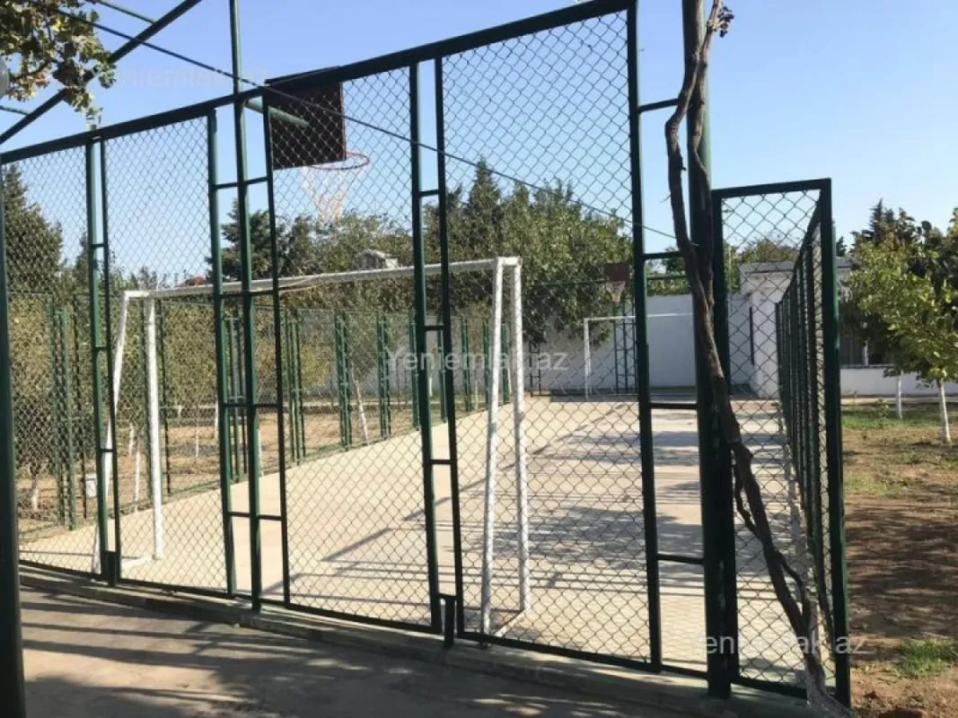 Satılır 5 otaqlı həyət evi 300 m²