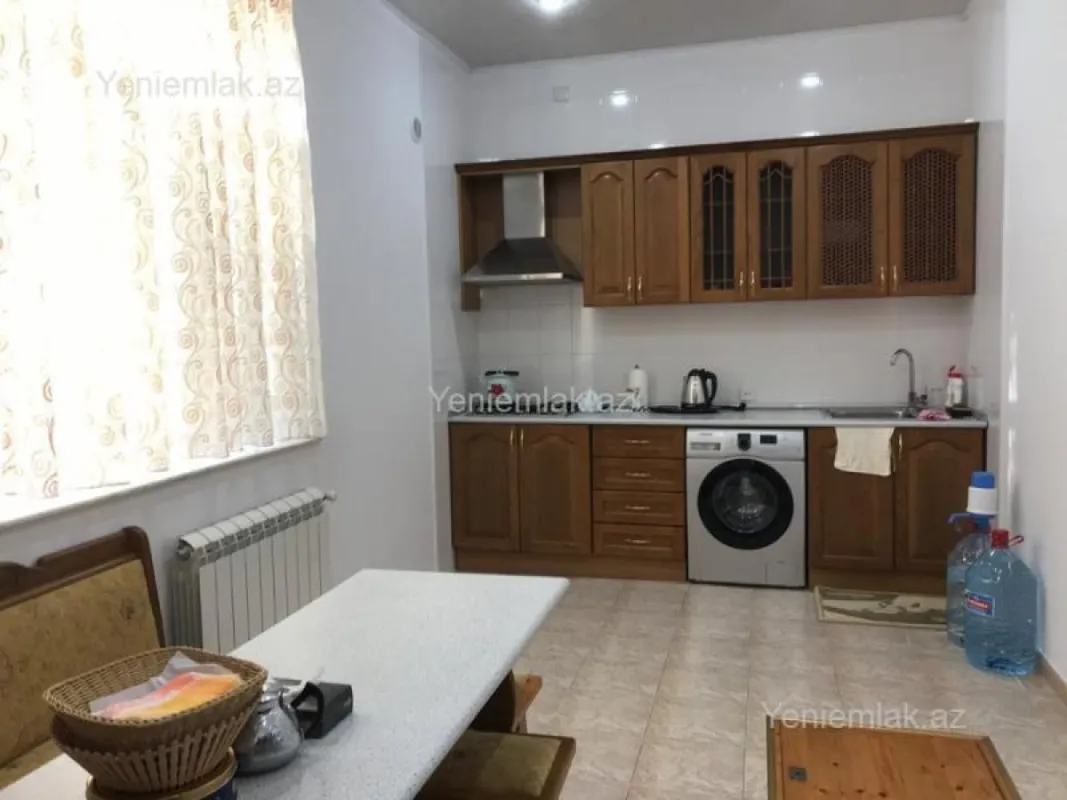 Satılır 5 otaqlı həyət evi 300 m²