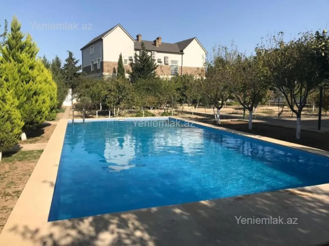 Satılır 5 otaqlı həyət evi 300 m²