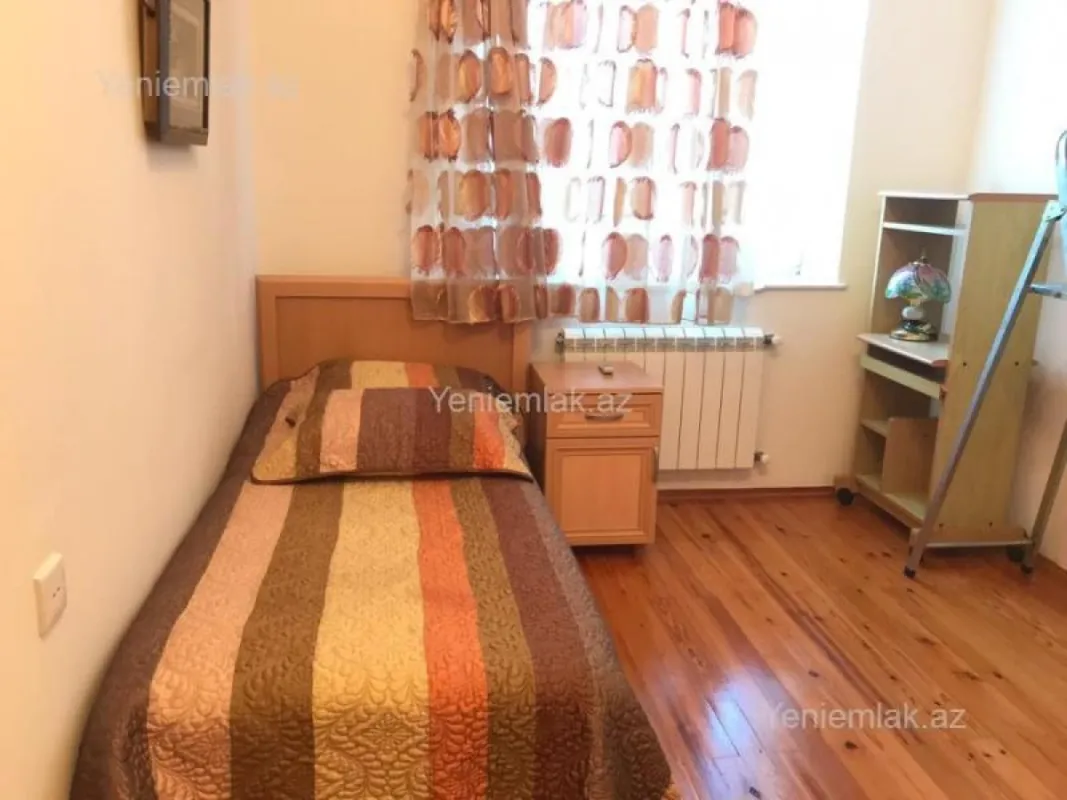 Satılır 5 otaqlı həyət evi 300 m²
