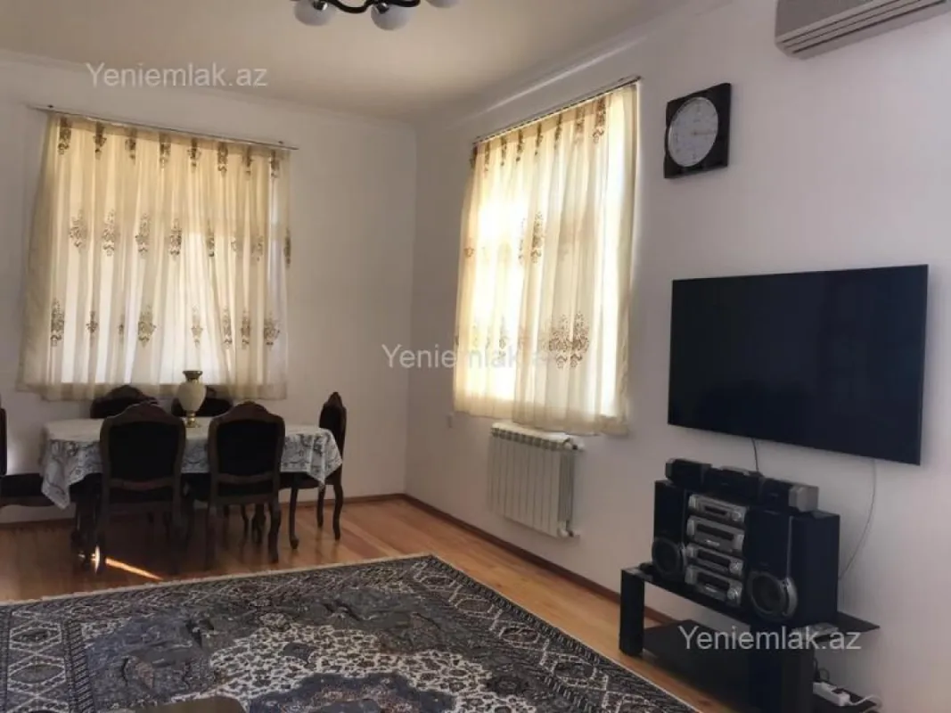 Satılır 5 otaqlı həyət evi 300 m²