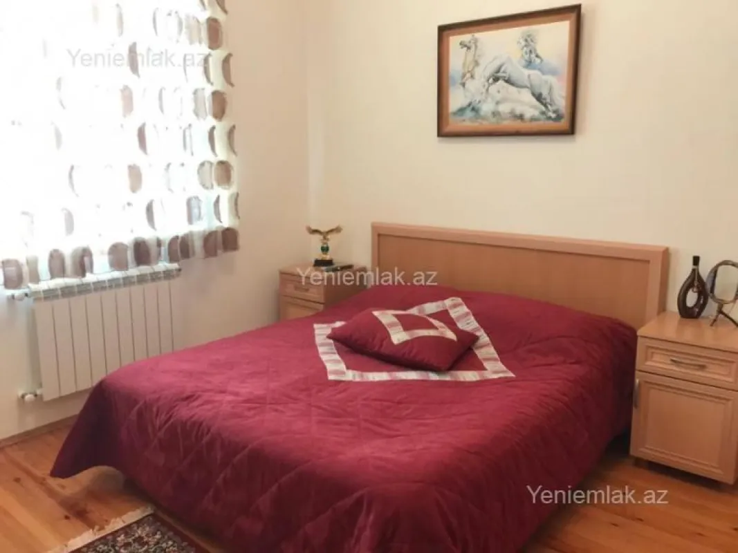 Satılır 5 otaqlı həyət evi 300 m²