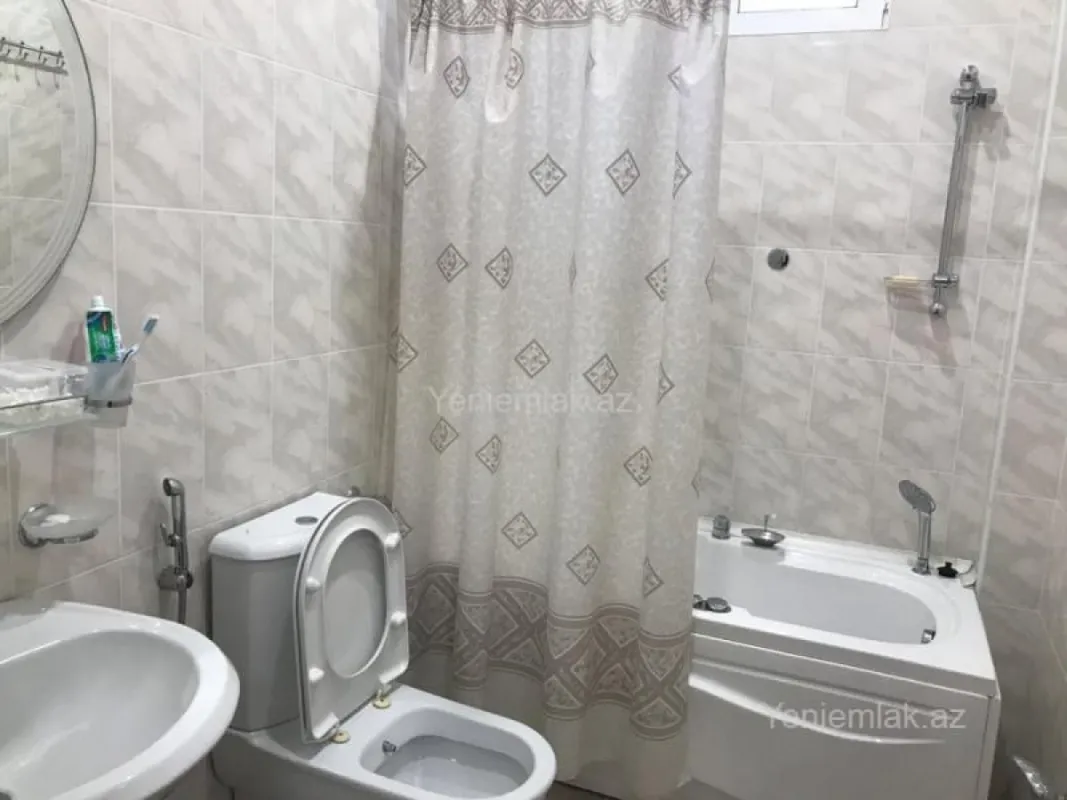 Satılır 5 otaqlı həyət evi 300 m²