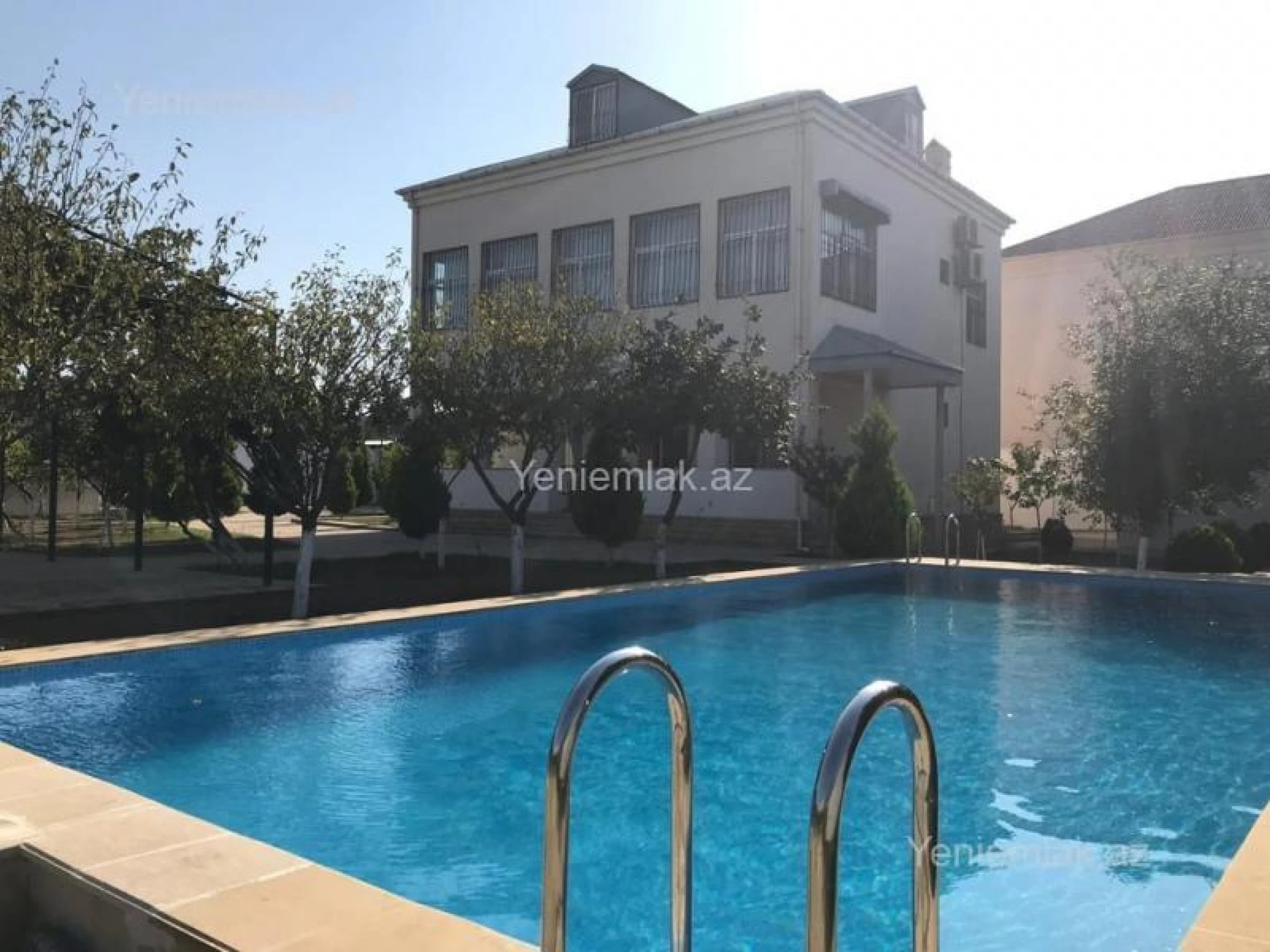 Satılır 5 otaqlı həyət evi 300 m²