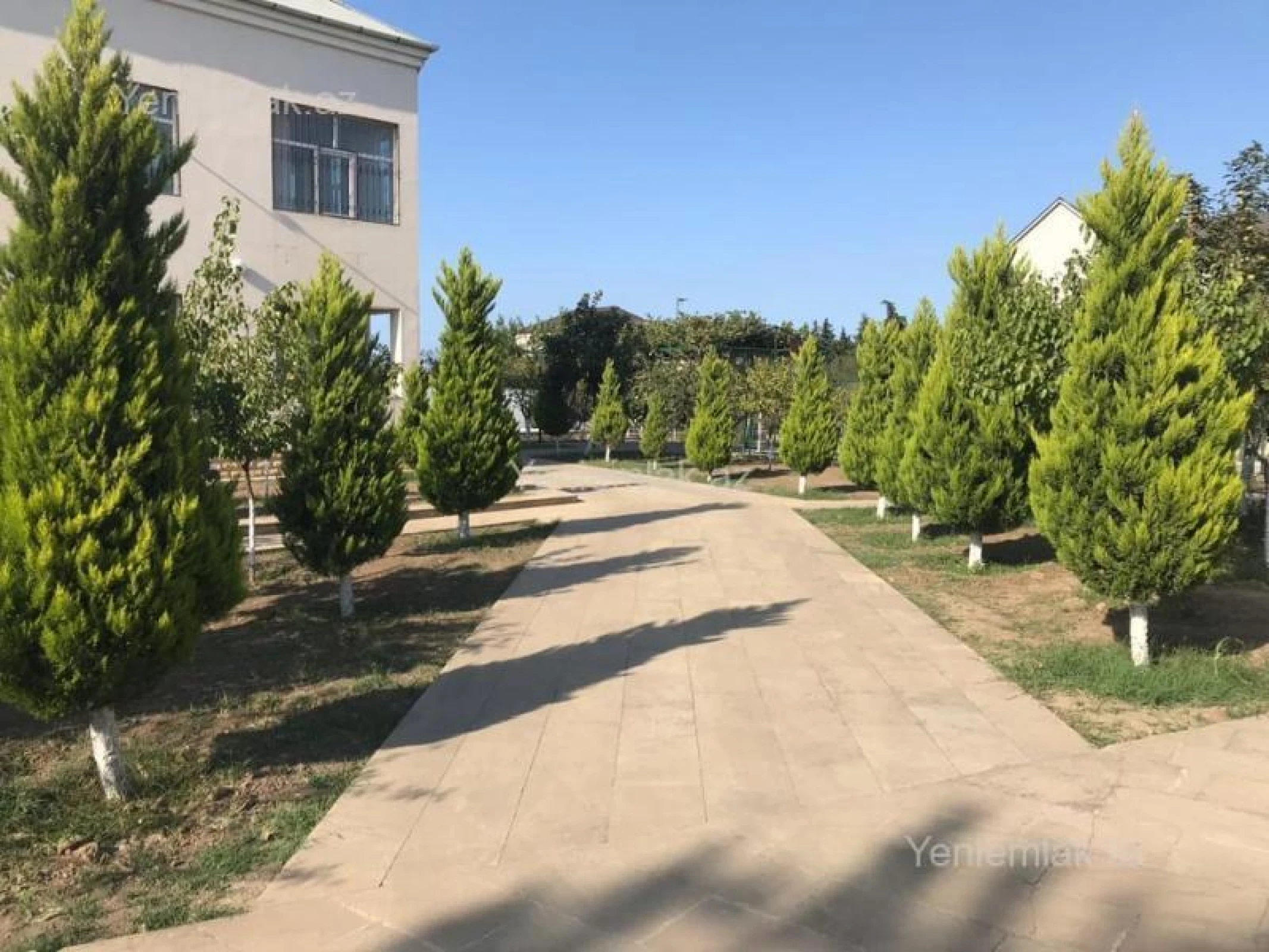 Satılır 5 otaqlı həyət evi 300 m²