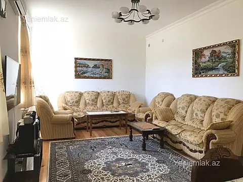 Satılır 5 otaqlı həyət evi 300 m²